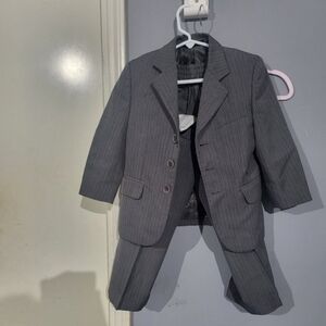 Boy's Suit Sz 5t